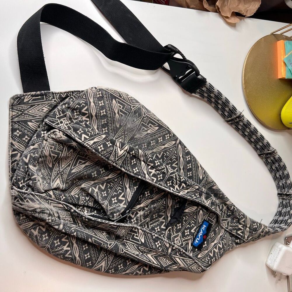 This item is a KAVU Rope Bag with a geometric black and white design